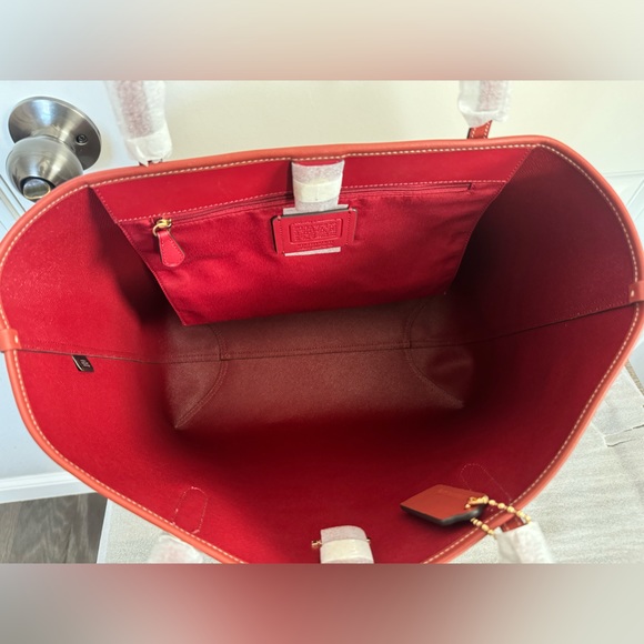 NWT Coach Tote In Signature Canvas - Picture 5 of 14